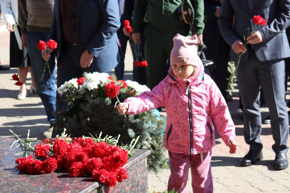 В день 130-летия города Антрацита и 89-летия Антрацитовского района на Мемориальном комплексе «Вечный огонь» состоялось торжественное открытие Памятника участникам Специальной военной операции В день 130-летия города Антрацита и 89-летия Антрацитовского района на Мемориальном комплексе «Вечный огонь» состоялось торжественное открытие Памятника участникам Специальной военной операции