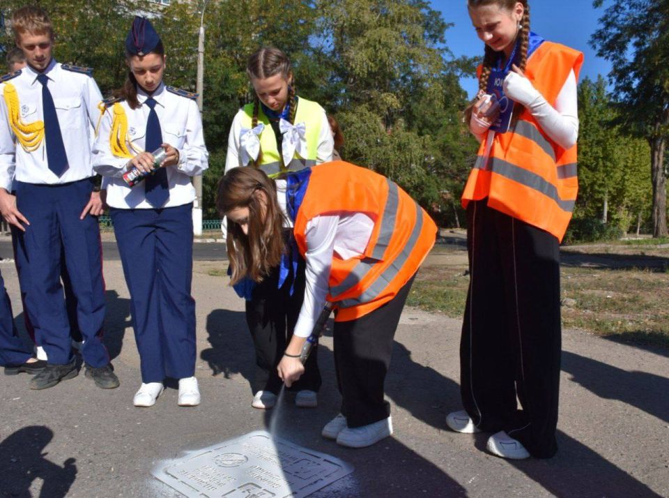 В Алчевске полицейские организовали акцию для пешеходов В Алчевске полицейские организовали акцию для пешеходов