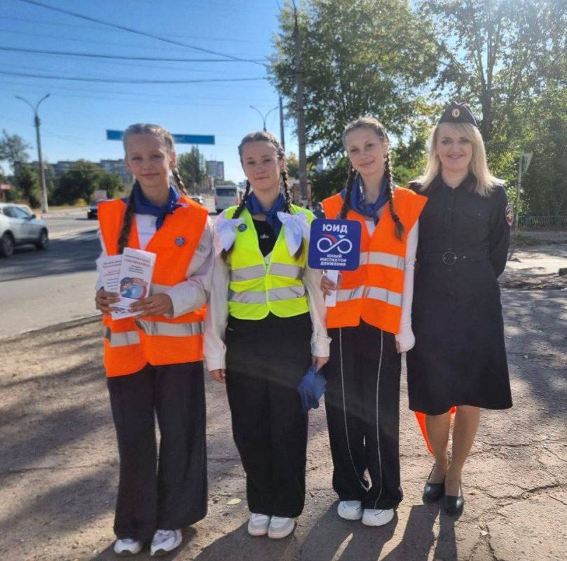 В Алчевске полицейские организовали акцию для пешеходов В Алчевске полицейские организовали акцию для пешеходов