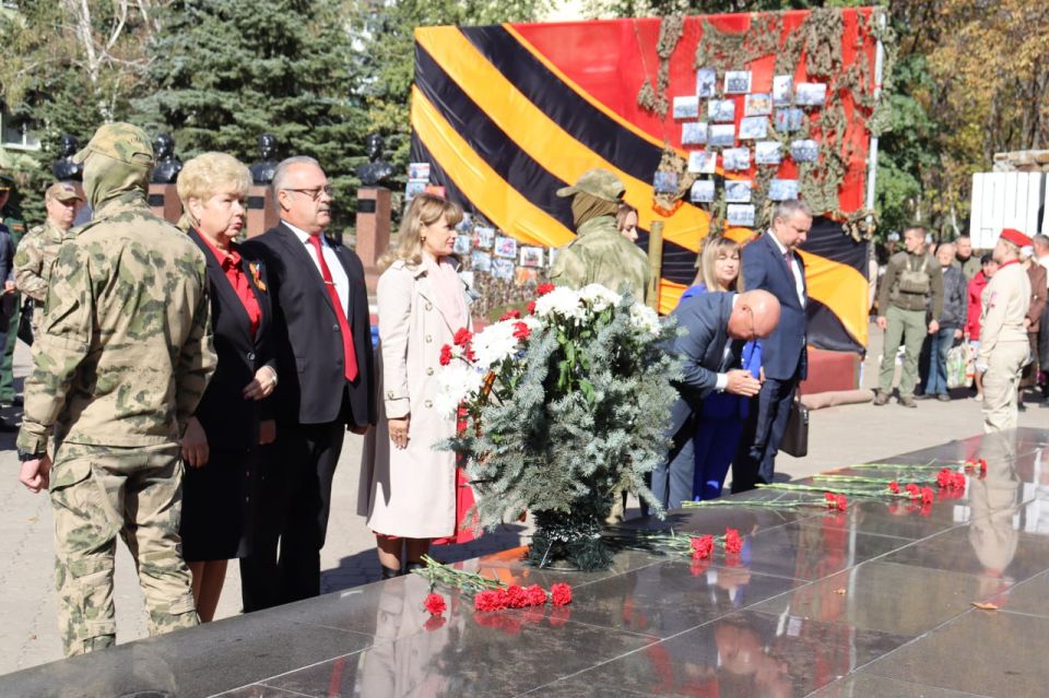 В день 130-летия города Антрацита и 89-летия Антрацитовского района на Мемориальном комплексе «Вечный огонь» состоялось торжественное открытие Памятника участникам Специальной военной операции В день 130-летия города Антрацита и 89-летия Антрацитовского района на Мемориальном комплексе «Вечный огонь» состоялось торжественное открытие Памятника участникам Специальной военной операции