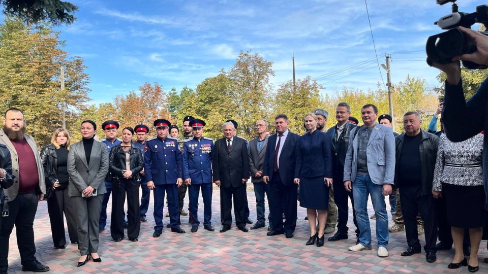 Альберт Зинченко: Празднования Дня поселка Станица Луганская продолжаются с размахом и включают в себя разнообразные культурные, исторические и развлекательные мероприятия, а так же возражения фестиваля казачьей культуры Альберт Зинченко: Празднования Дня поселка Станица Луганская продолжаются с размахом и включают в себя разнообразные культурные, исторические и развлекательные мероприятия, а так же возражения фестиваля казачьей культуры