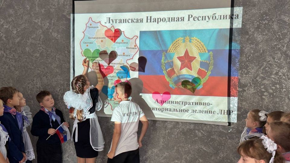 В преддверии Дня воссоединения России и ДНР, ЛНР, Запорожской и Херсонской областей, активисты первичного отделения Всероссийской политической партии «Единая Россия» № 22, сотрудники отдела жизнеобеспечения пгт Дзержинский... В преддверии Дня воссоединения России и ДНР, ЛНР, Запорожской и Херсонской областей, активисты первичного отделения Всероссийской политической партии «Единая Россия» № 22, сотрудники отдела жизнеобеспечения пгт Дзержинский...