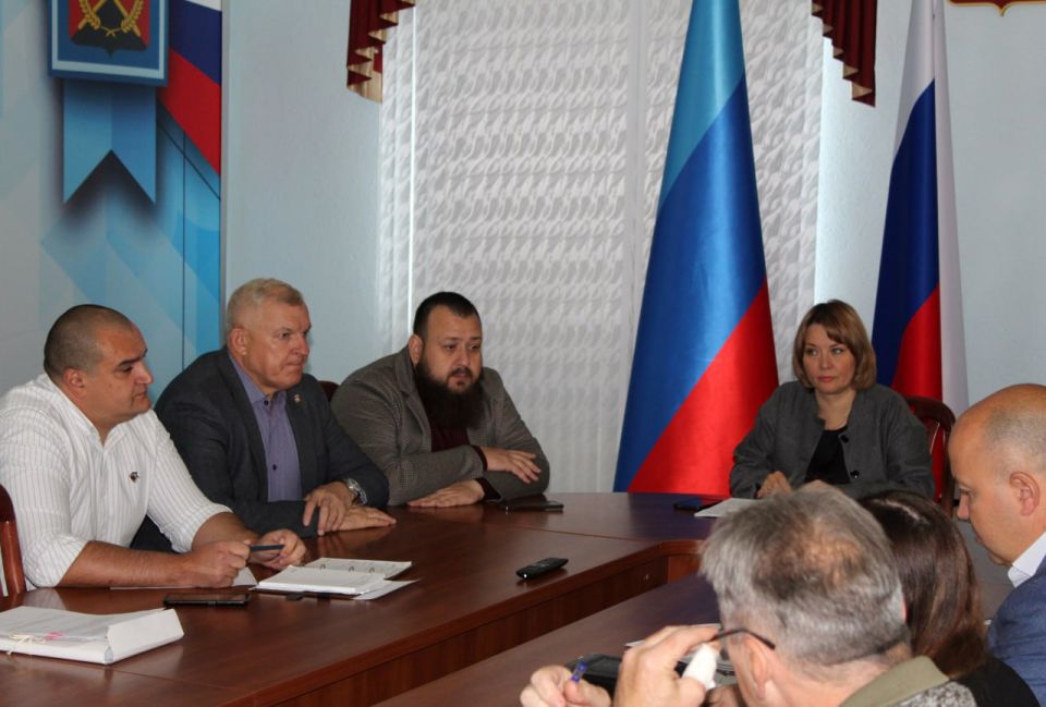 Сегодня состоялось расширенное аппаратное совещание под руководством временно исполняющего полномочия Главы Краснодонского муниципального округа Анны Гончаровой Сегодня состоялось расширенное аппаратное совещание под руководством временно исполняющего полномочия Главы Краснодонского муниципального округа Анны Гончаровой