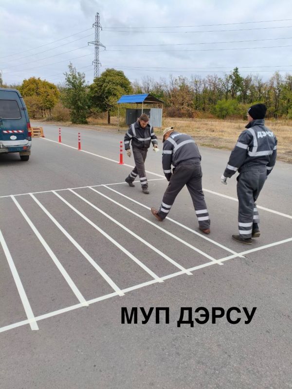 На прошедшей неделе участок РСМУ МУП ДЭРСУ продолжил масштабную работу по повышению безопасности дорожного движения в городе Красный Луч На прошедшей неделе участок РСМУ МУП ДЭРСУ продолжил масштабную работу по повышению безопасности дорожного движения в городе Красный Луч
