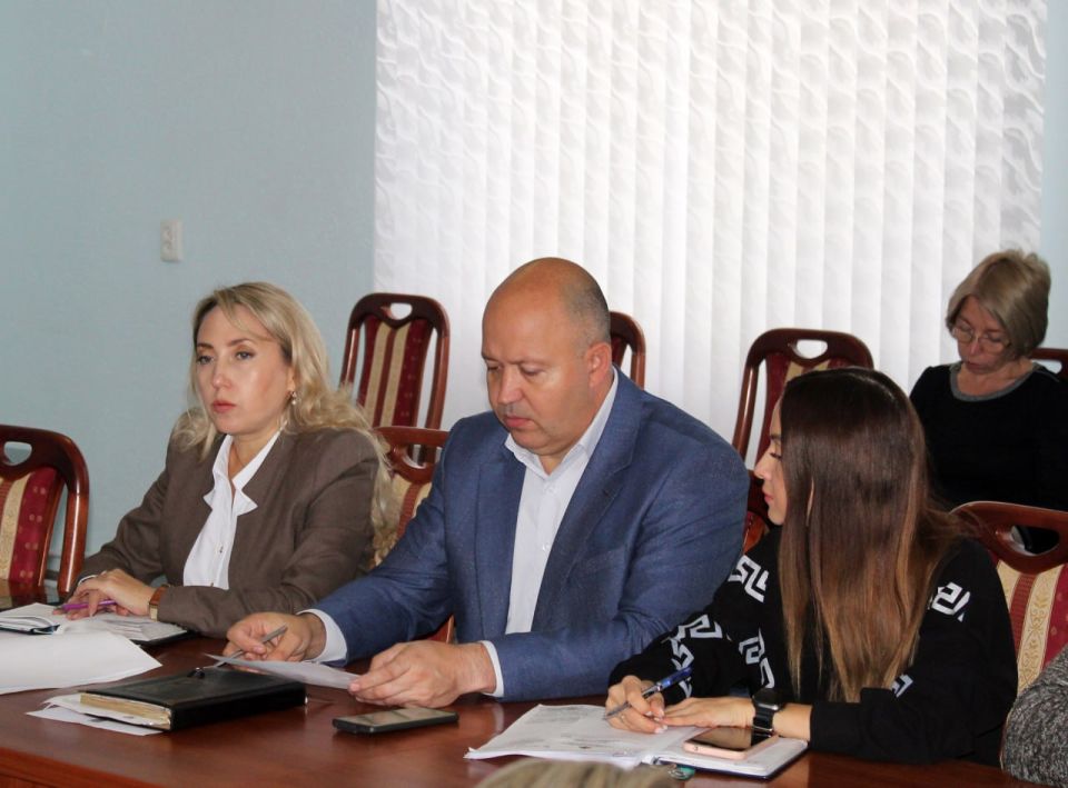 Сегодня состоялось расширенное аппаратное совещание под руководством временно исполняющего полномочия Главы Краснодонского муниципального округа Анны Гончаровой Сегодня состоялось расширенное аппаратное совещание под руководством временно исполняющего полномочия Главы Краснодонского муниципального округа Анны Гончаровой