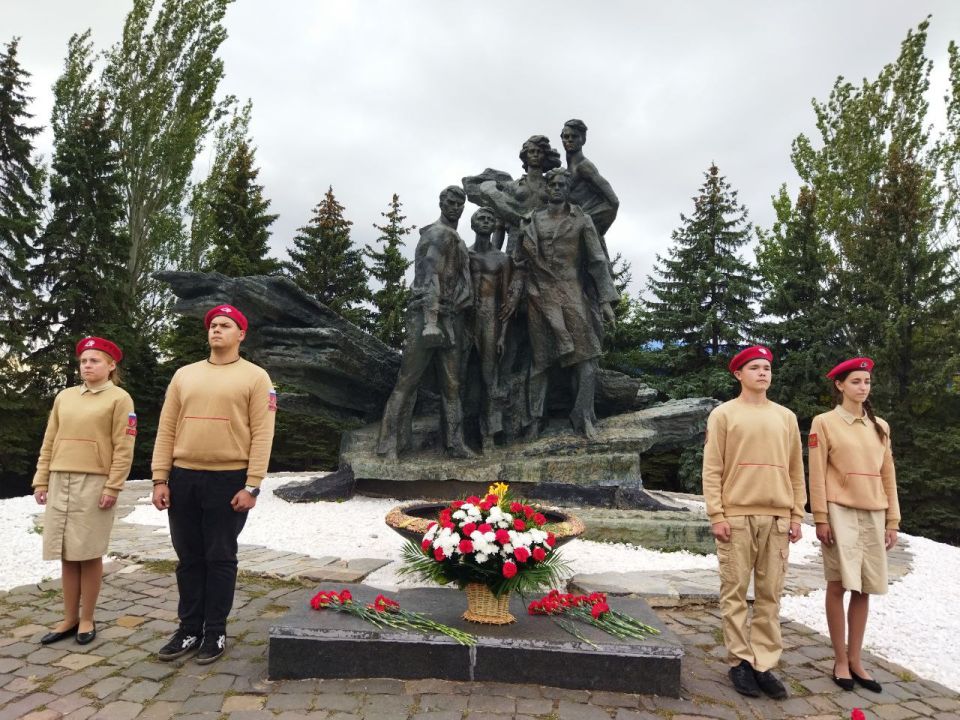 Сегодня в ДК им. Горького царила атмосфера праздника и единства! Состоялся торжественный концерт, посвященный третьей годовщине воссоединения Донецкой, Луганской Народных Республик, Херсонской и Запорожской областей с... Сегодня в ДК им. Горького царила атмосфера праздника и единства! Состоялся торжественный концерт, посвященный третьей годовщине воссоединения Донецкой, Луганской Народных Республик, Херсонской и Запорожской областей с...