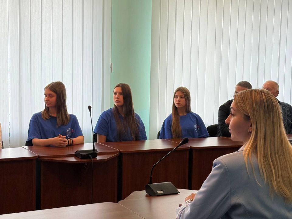 Виктория Сергеева: Сегодня совместно с сенатором Совета Федерации от Луганской Народной Республики Дарьей Сергеевной Лантратовой, а также депутатом Народного Совета Алексеем Юрьевичем Белецким приняли участие в заседании... Виктория Сергеева: Сегодня совместно с сенатором Совета Федерации от Луганской Народной Республики Дарьей Сергеевной Лантратовой, а также депутатом Народного Совета Алексеем Юрьевичем Белецким приняли участие в заседании...
