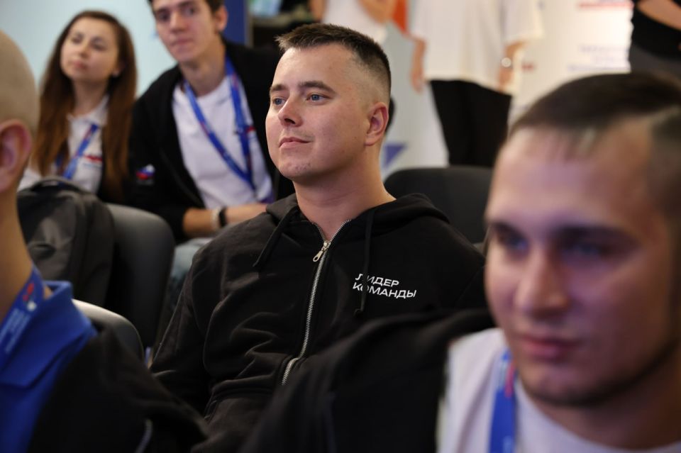 Денис Колесников принял участие в семинаре «Служим Отечеству» Денис Колесников принял участие в семинаре «Служим Отечеству»