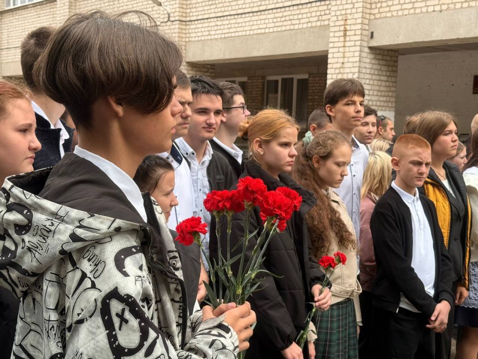 Дарья Лантратова: 30 сентября 1942 года молодёжные подпольные группы объединились в единую организацию «Молодая гвардия» Дарья Лантратова: 30 сентября 1942 года молодёжные подпольные группы объединились в единую организацию «Молодая гвардия»