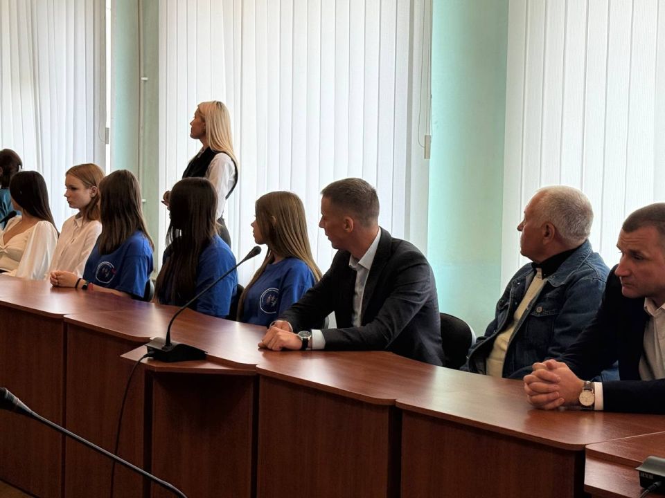 Виктория Сергеева: Сегодня совместно с сенатором Совета Федерации от Луганской Народной Республики Дарьей Сергеевной Лантратовой, а также депутатом Народного Совета Алексеем Юрьевичем Белецким приняли участие в заседании... Виктория Сергеева: Сегодня совместно с сенатором Совета Федерации от Луганской Народной Республики Дарьей Сергеевной Лантратовой, а также депутатом Народного Совета Алексеем Юрьевичем Белецким приняли участие в заседании...