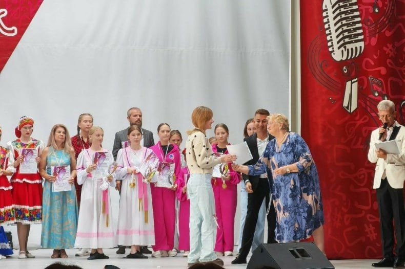 Учащиеся художественной самодеятельности Володарского клуба приняли участие в Международном фестивале искусств «Каменск-Шахтинский Art Fest 2025» Учащиеся художественной самодеятельности Володарского клуба приняли участие в Международном фестивале искусств «Каменск-Шахтинский Art Fest 2025»