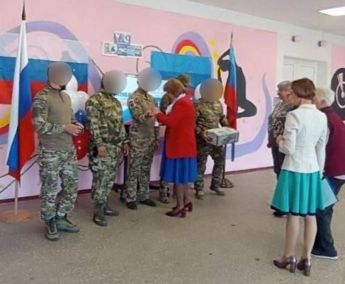 Ко Дню воссоединения ДНР, ЛНР, Запорожской и Херсонской областей с Россией активистками первичного отделения партии " Единая Россия" №5 села Бараниковка, совместно с представителями сферы культуры, организовали... Ко Дню воссоединения ДНР, ЛНР, Запорожской и Херсонской областей с Россией активистками первичного отделения партии " Единая Россия" №5 села Бараниковка, совместно с представителями сферы культуры, организовали...