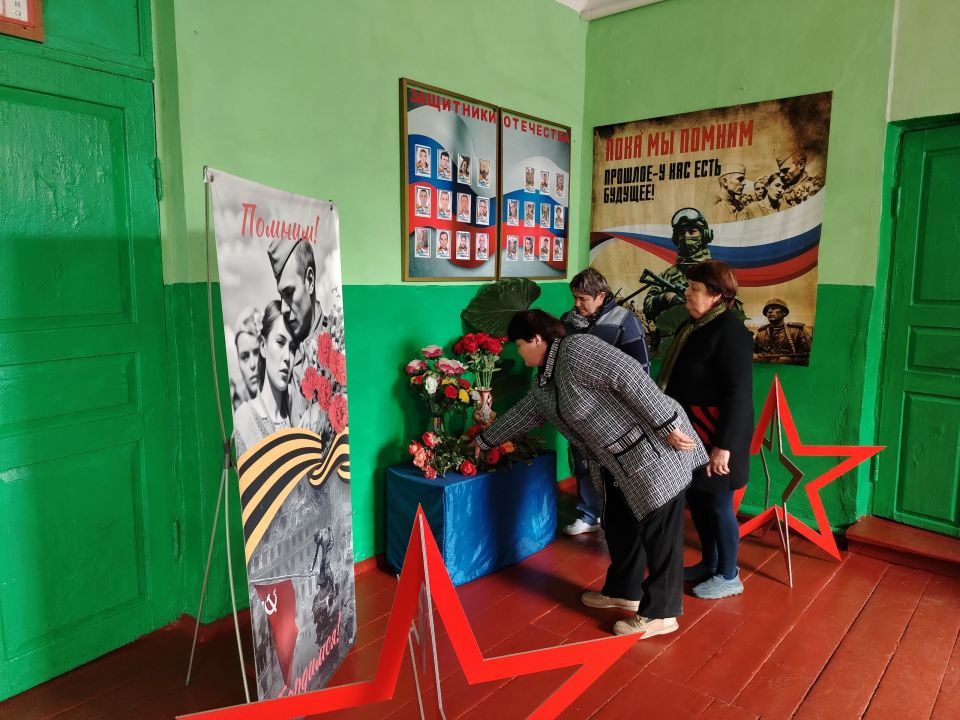 В преддверии Дня воссоединения России и ДНР, ЛНР, Запорожской и Херсонской областей, активисты первичного отделения Всероссийской политической партии «Единая Россия» № 22, сотрудники отдела жизнеобеспечения пгт Дзержинский... В преддверии Дня воссоединения России и ДНР, ЛНР, Запорожской и Херсонской областей, активисты первичного отделения Всероссийской политической партии «Единая Россия» № 22, сотрудники отдела жизнеобеспечения пгт Дзержинский...