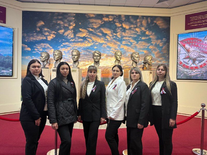 В честь 83-й годовщины со дня основания подпольной комсомольской организации «Молодая гвардия», сотрудники Краснодонских отделений №1 и №2 ГБУ ЛНР «МФЦ» приняли участие в памятных мероприятиях В честь 83-й годовщины со дня основания подпольной комсомольской организации «Молодая гвардия», сотрудники Краснодонских отделений №1 и №2 ГБУ ЛНР «МФЦ» приняли участие в памятных мероприятиях