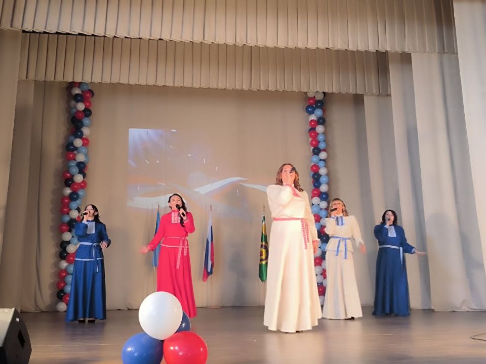 В ознаменование Дня воссоединения Донбасса с Российской Федерацией в Троицком муниципальном округе состоялся праздничный концерт, ставший выражением гордости за историческое событие В ознаменование Дня воссоединения Донбасса с Российской Федерацией в Троицком муниципальном округе состоялся праздничный концерт, ставший выражением гордости за историческое событие