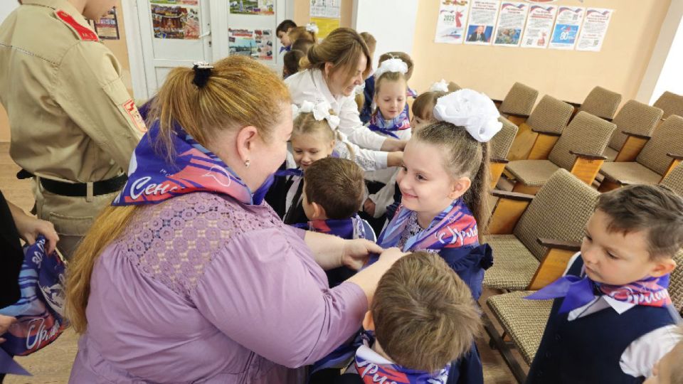 В Брянковской специализированной школе №1 состоялась торжественная церемония посвящения «Орлят-сентябрят» В Брянковской специализированной школе №1 состоялась торжественная церемония посвящения «Орлят-сентябрят»