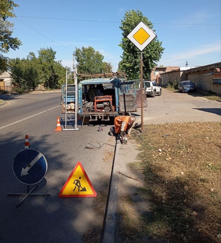 В квартале Героев Сталинграда в Луганске отремонтировали дороги В квартале Героев Сталинграда в Луганске отремонтировали дороги