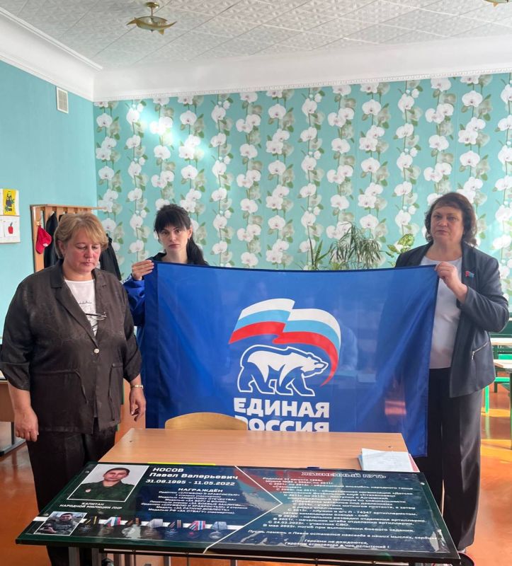 Портрет Павла Носова из выставки «Единая Россия — единая Победа» передан в СОШ №25 Портрет Павла Носова из выставки «Единая Россия — единая Победа» передан в СОШ №25