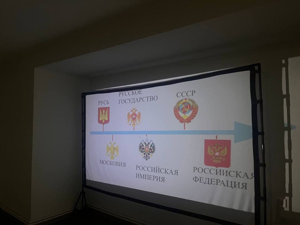 Сегодня в Центре молодёжных инициатив «Гравитация» прошла лекция «Связь времён: Донбасс и Новороссия» в рамках Всероссийской акции «Спасибо, что #МЫВМЕСТЕ», приуроченной к празднованию Дня воссоединения Донецкой Народной... Сегодня в Центре молодёжных инициатив «Гравитация» прошла лекция «Связь времён: Донбасс и Новороссия» в рамках Всероссийской акции «Спасибо, что #МЫВМЕСТЕ», приуроченной к празднованию Дня воссоединения Донецкой Народной...
