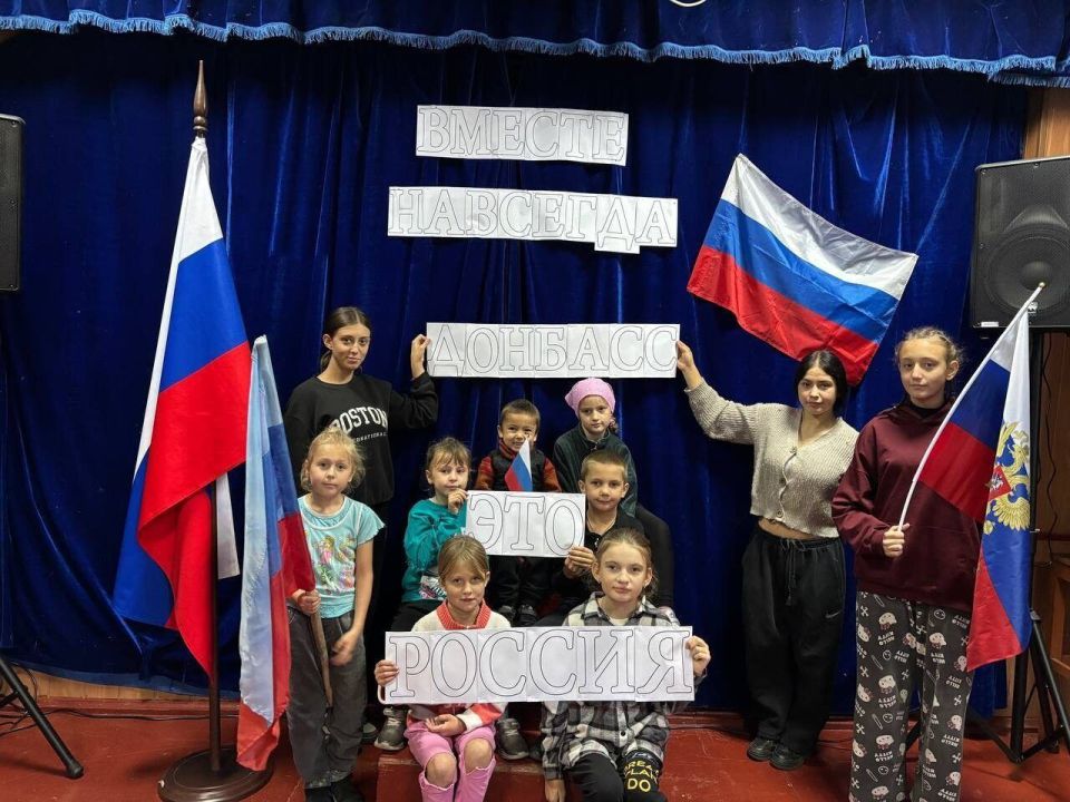 Андрей Рубанцов: В преддверии Дня воссоединения Луганской Народной Республики с Россией, в городском округе город Ровеньки прошёл цикл мероприятий, посвящённых этой значимой для всех нас дате Андрей Рубанцов: В преддверии Дня воссоединения Луганской Народной Республики с Россией, в городском округе город Ровеньки прошёл цикл мероприятий, посвящённых этой значимой для всех нас дате