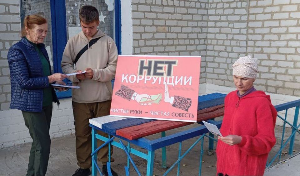 В селе Плахо-Петровка Белокуракинского округа состоялась акция "Живи честно" В селе Плахо-Петровка Белокуракинского округа состоялась акция "Живи честно"