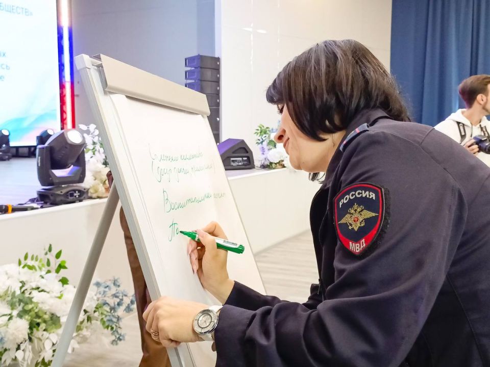 Расширенное заседание регионального родительского совета при Министерстве образования и науки ЛНР прошло в Луганске Расширенное заседание регионального родительского совета при Министерстве образования и науки ЛНР прошло в Луганске