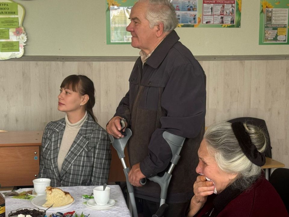 В стенах Ровеньковской школы №3 состоялось трогательное событие, призванное сохранить светлую память о герое, выпускнике учебного заведения – Яковлеве Вячеславе Анатольевиче В стенах Ровеньковской школы №3 состоялось трогательное событие, призванное сохранить светлую память о герое, выпускнике учебного заведения – Яковлеве Вячеславе Анатольевиче