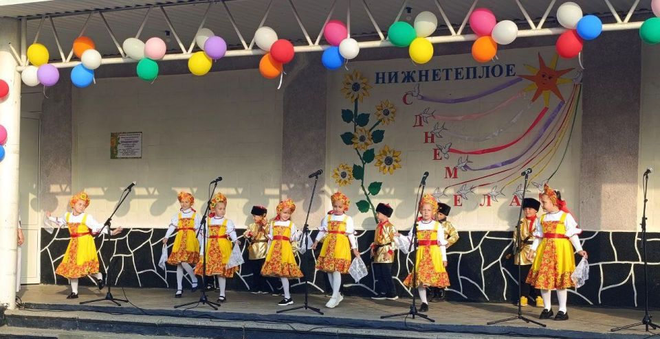 27 сентября на площади Дома культуры с. Нижнетёплое прошел праздник села под названием «С праздником, село родное!» 27 сентября на площади Дома культуры с. Нижнетёплое прошел праздник села под названием «С праздником, село родное!»