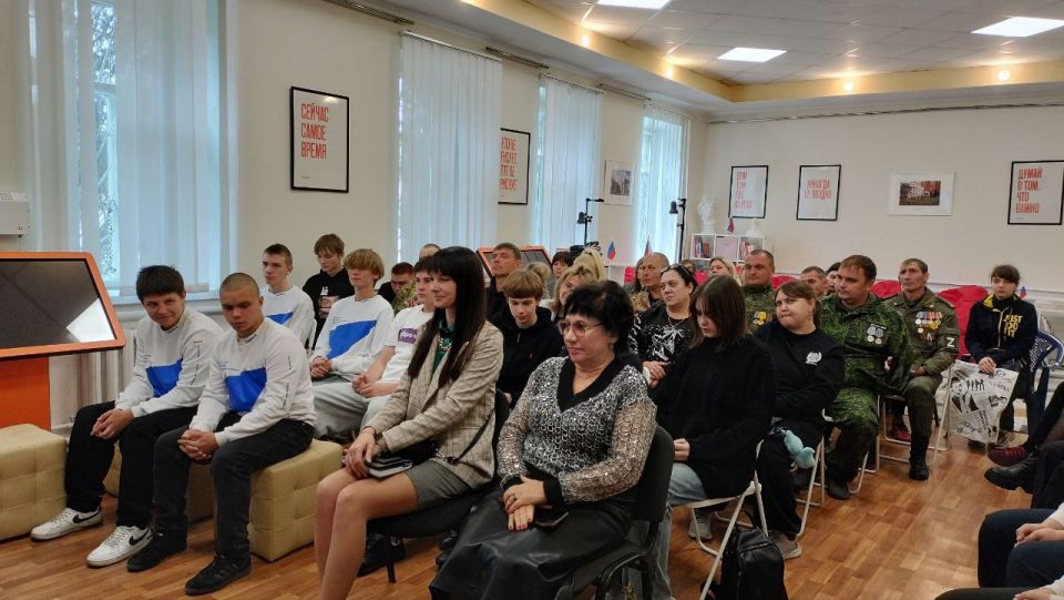 В музее истории города Ровеньки состоялась встреча "СВОим примером" В музее истории города Ровеньки состоялась встреча "СВОим примером"
