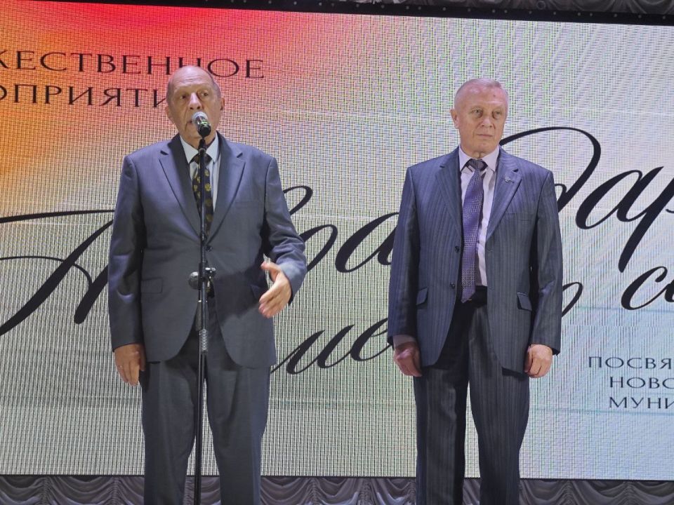 Валерий Галинкин: Дорогие друзья! Сегодня я вместе с моими коллегами депутатами Народного Совета Геннадием Бунеевым, Владимиром Поляковым, Галиной Дубровой Валерий Галинкин: Дорогие друзья! Сегодня я вместе с моими коллегами депутатами Народного Совета Геннадием Бунеевым, Владимиром Поляковым, Галиной Дубровой