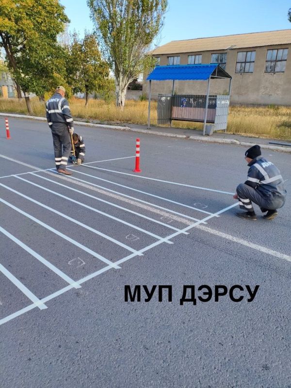 На прошедшей неделе участок РСМУ МУП ДЭРСУ продолжил масштабную работу по повышению безопасности дорожного движения в городе Красный Луч На прошедшей неделе участок РСМУ МУП ДЭРСУ продолжил масштабную работу по повышению безопасности дорожного движения в городе Красный Луч