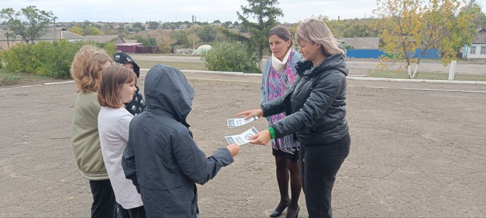 Отделом культуры, спорта и молодёжной политики совместно с сотрудниками ОМВД России «Ровеньковский» и «Семейный центр» проведён межведомственный рейд по местам отдыха несовершеннолетних на территории с. Благовка, в ходе... Отделом культуры, спорта и молодёжной политики совместно с сотрудниками ОМВД России «Ровеньковский» и «Семейный центр» проведён межведомственный рейд по местам отдыха несовершеннолетних на территории с. Благовка, в ходе...