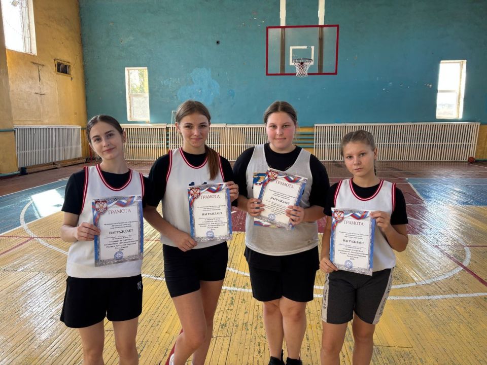 Турнир по стритболу. 27 сентября на базе спортзала «Кристалл» Петровского комплекса спортивных сооружений прошел турнир по стритболу, посвященный Дню воссоединения России с Луганской Народной Республикой среди девушек 2010... Турнир по стритболу. 27 сентября на базе спортзала «Кристалл» Петровского комплекса спортивных сооружений прошел турнир по стритболу, посвященный Дню воссоединения России с Луганской Народной Республикой среди девушек 2010...