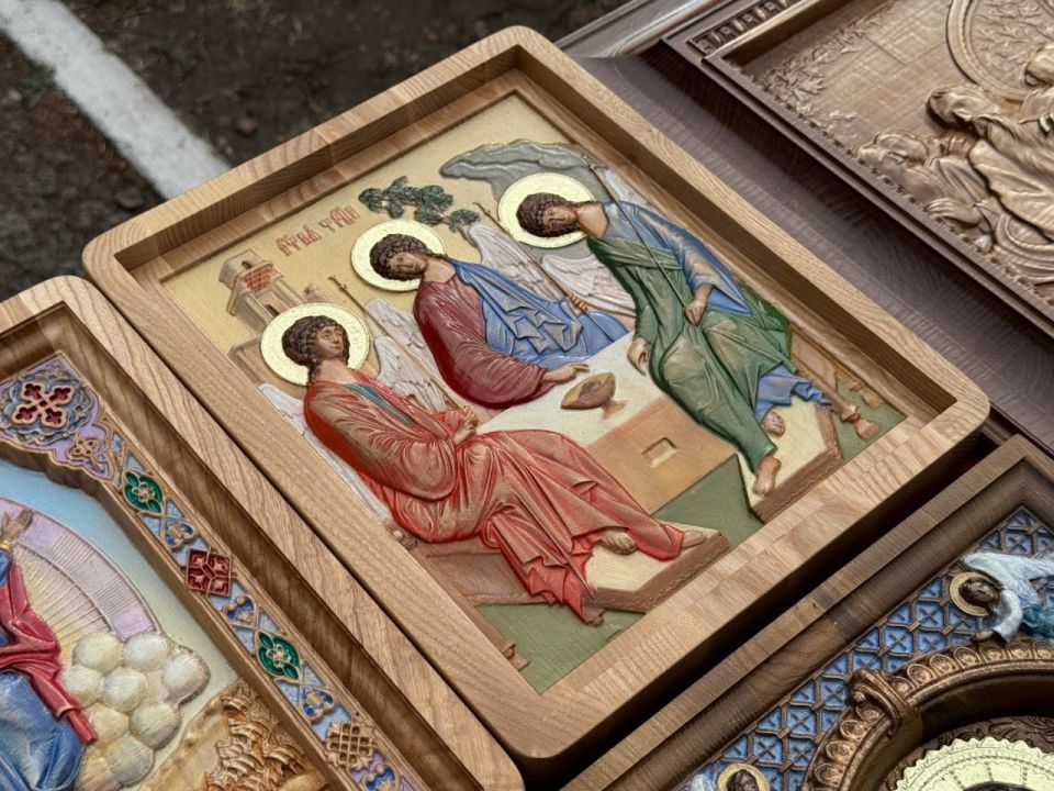 Константин Бутримов: СЕРДЦЕ АНТРАЦИТОВЩИНЫ В КАЖДОМ ШТРИХЕ: ВЫСТАВКА ДЕКОРАТИВНО-ПРИКЛАДНОГО И ИЗОБРАЗИТЕЛЬНОГО ИСКУССТВА КО ДНЮ РОЖДЕНИЯ ГОРОДА И РАЙОНА Константин Бутримов: СЕРДЦЕ АНТРАЦИТОВЩИНЫ В КАЖДОМ ШТРИХЕ: ВЫСТАВКА ДЕКОРАТИВНО-ПРИКЛАДНОГО И ИЗОБРАЗИТЕЛЬНОГО ИСКУССТВА КО ДНЮ РОЖДЕНИЯ ГОРОДА И РАЙОНА