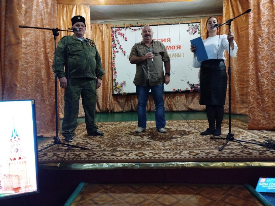 В Краснодонском муниципальном округе День воссоединения с РФ отметили концертами и митингами В Краснодонском муниципальном округе День воссоединения с РФ отметили концертами и митингами