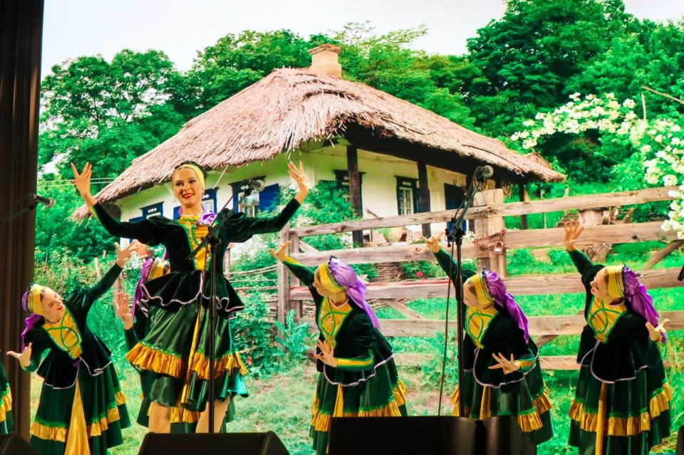 28 сентября в Станице Луганской состоялся Открытый фестиваль казачьей культуры «Луганский край – казачий край», который стал ярким событием в культурной жизни региона 28 сентября в Станице Луганской состоялся Открытый фестиваль казачьей культуры «Луганский край – казачий край», который стал ярким событием в культурной жизни региона