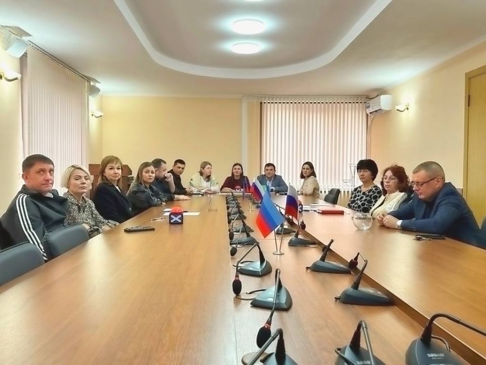 В Избирательной комиссии ЛНР состоялась интеллектуально-образовательная игра «Борьба с коррупцией» В Избирательной комиссии ЛНР состоялась интеллектуально-образовательная игра «Борьба с коррупцией»