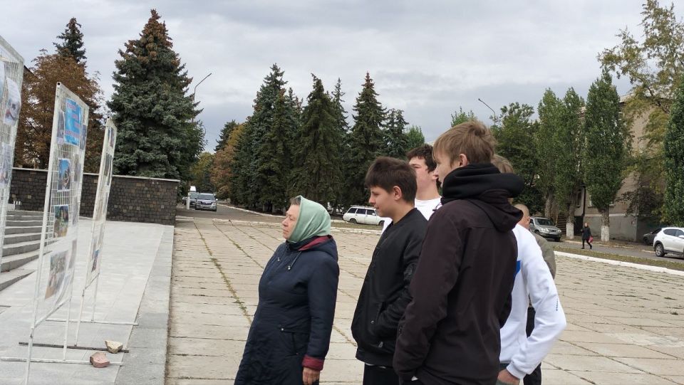 Выставочная экспозиция «Нам с Россией по пути» Выставочная экспозиция «Нам с Россией по пути»