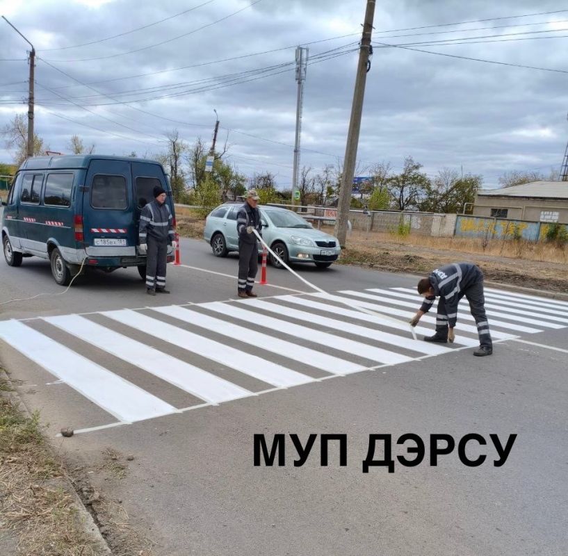 На прошедшей неделе участок РСМУ МУП ДЭРСУ продолжил масштабную работу по повышению безопасности дорожного движения в городе Красный Луч На прошедшей неделе участок РСМУ МУП ДЭРСУ продолжил масштабную работу по повышению безопасности дорожного движения в городе Красный Луч