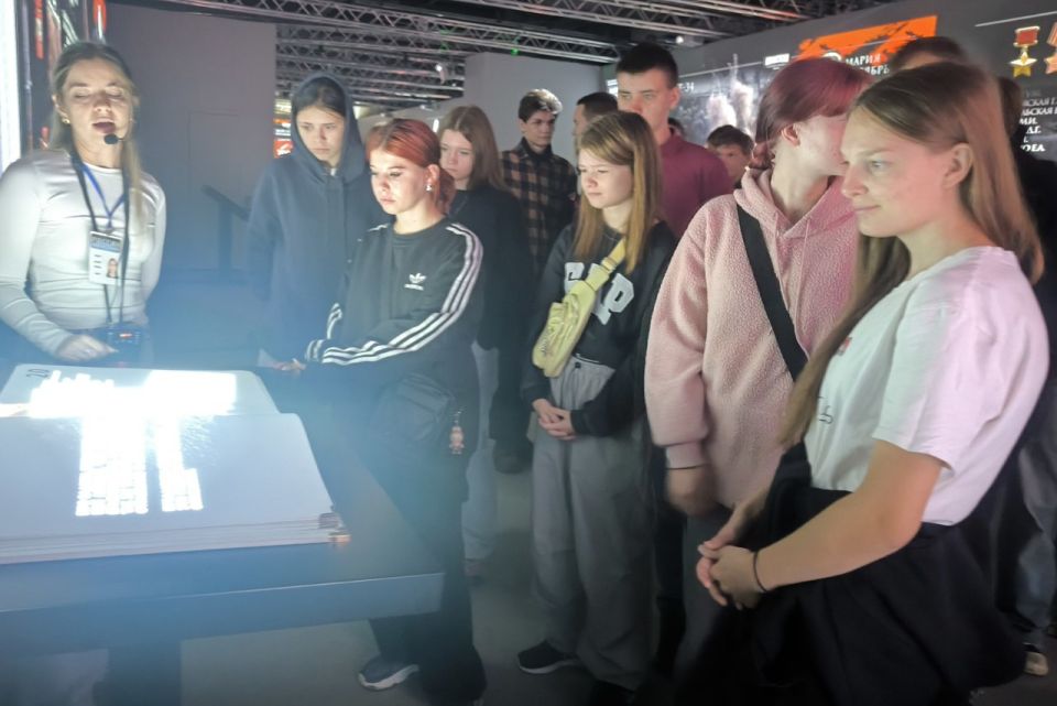 Преподаватели и студенты Лутугинского колледжа посетили мультимедийный исторический парк «Россия – Моя история» Преподаватели и студенты Лутугинского колледжа посетили мультимедийный исторический парк «Россия – Моя история»