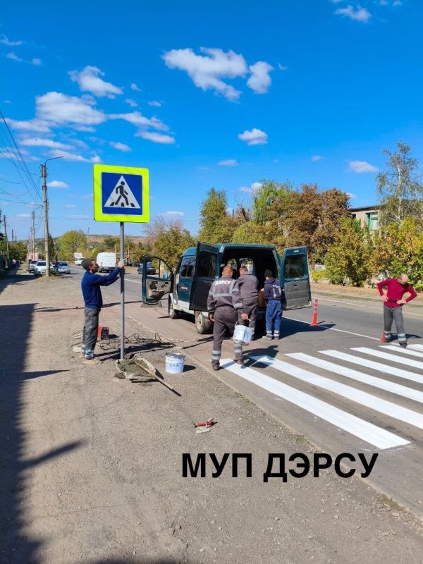 На прошедшей неделе участок РСМУ МУП ДЭРСУ продолжил масштабную работу по повышению безопасности дорожного движения в городе Красный Луч На прошедшей неделе участок РСМУ МУП ДЭРСУ продолжил масштабную работу по повышению безопасности дорожного движения в городе Красный Луч