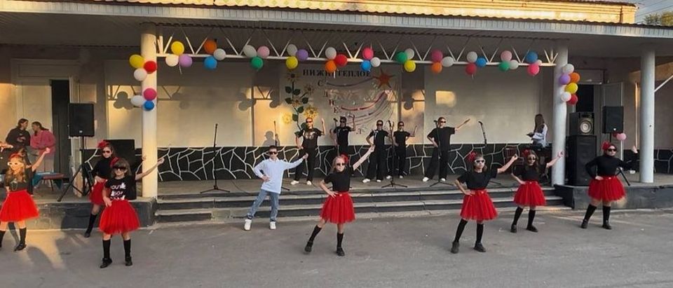 27 сентября на площади Дома культуры с. Нижнетёплое прошел праздник села под названием «С праздником, село родное!» 27 сентября на площади Дома культуры с. Нижнетёплое прошел праздник села под названием «С праздником, село родное!»