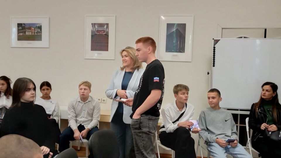В музее истории города Ровеньки состоялась встреча "СВОим примером" В музее истории города Ровеньки состоялась встреча "СВОим примером"