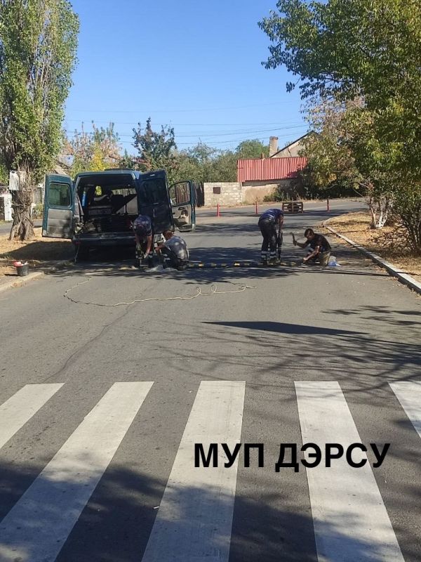 На прошедшей неделе участок РСМУ МУП ДЭРСУ продолжил масштабную работу по повышению безопасности дорожного движения в городе Красный Луч На прошедшей неделе участок РСМУ МУП ДЭРСУ продолжил масштабную работу по повышению безопасности дорожного движения в городе Красный Луч