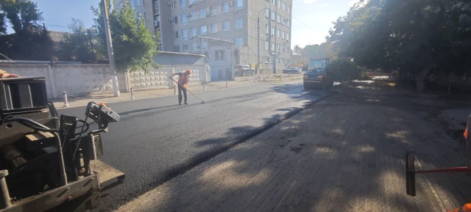 Городское предприятие ЭЛУА завершило ремонт внутриквартальных дорог в квартале Героев Сталинграда Городское предприятие ЭЛУА завершило ремонт внутриквартальных дорог в квартале Героев Сталинграда