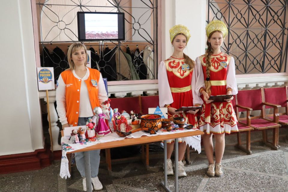 В Стаханове прошёл патриотический квест «Мы Россия! #3годавместе» В Стаханове прошёл патриотический квест «Мы Россия! #3годавместе»