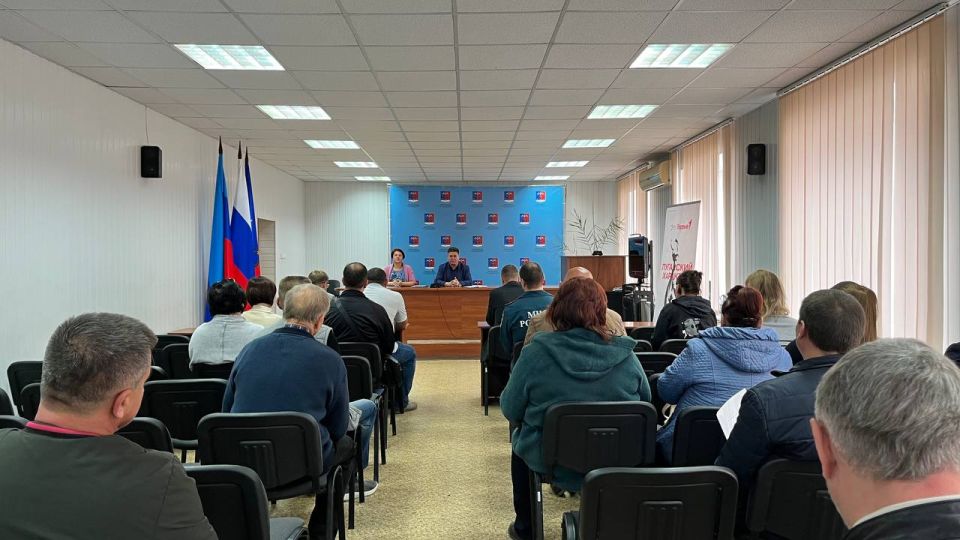Альберт Зинченко: Сегодня провел заседание комиссии по предупреждению и ликвидации чрезвычайных ситуаций и обеспечению пожарной безопасности Станично-Луганского МО ЛНР Альберт Зинченко: Сегодня провел заседание комиссии по предупреждению и ликвидации чрезвычайных ситуаций и обеспечению пожарной безопасности Станично-Луганского МО ЛНР