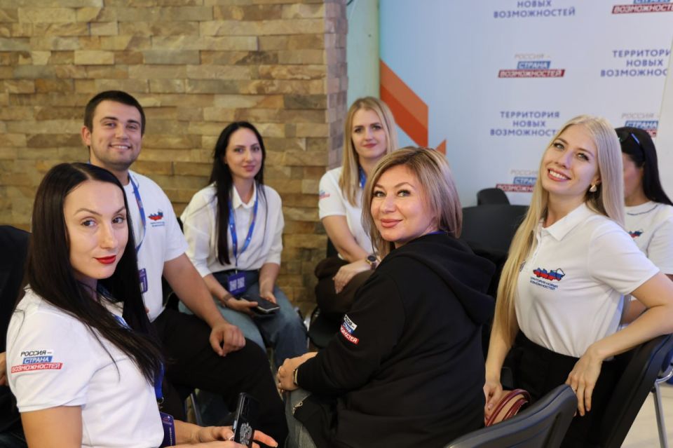 Денис Колесников принял участие в семинаре «Служим Отечеству» Денис Колесников принял участие в семинаре «Служим Отечеству»