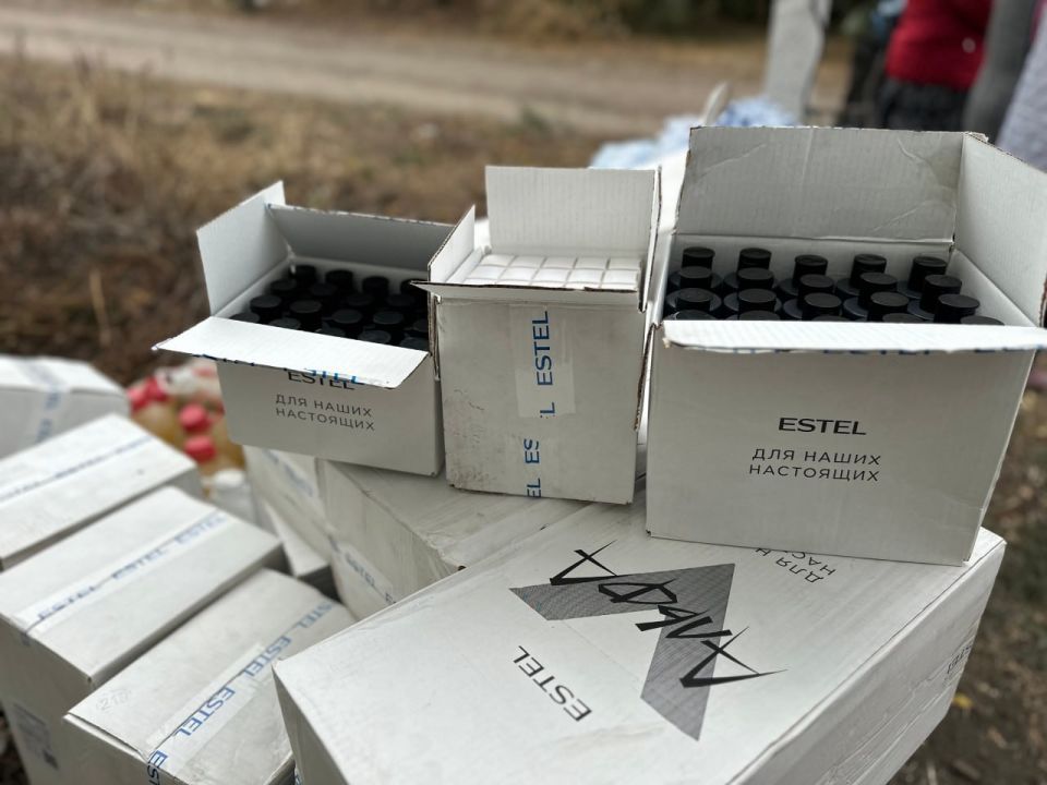 «Единая Россия» передала гумпомощь военным и жителям республики «Единая Россия» передала гумпомощь военным и жителям республики