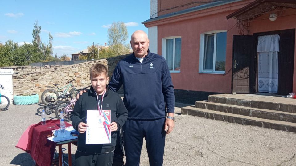 Легкоатлетическая эстафета прошла в Лутугинском муниципальном округе Легкоатлетическая эстафета прошла в Лутугинском муниципальном округе
